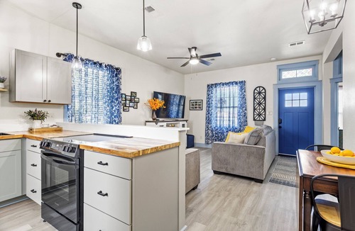 Gulfport House | Newly Remodeled 2-bedroom Blue Bungalow in downtown Gulfport