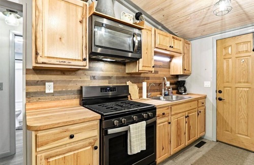 Nekoosa House | Newly Remodeled Cozy Home Near Lake Camelot minutes from Sand Valley Golf Resort - PET FRIENDLY!