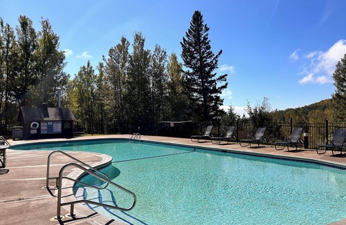 Lutsen Condo | Newly Remodeled Elite End Unit~Private Bedroom+Loft~Ski-In&Ski-Out~Pools~View