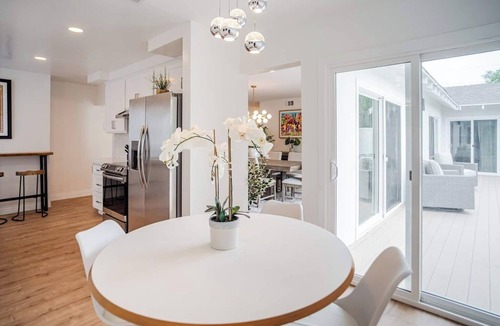 Mar Vista House | Newly Remodeled Home in Venice