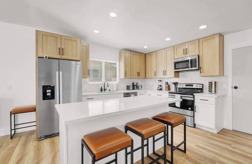 Spring Valley House | Newly Renovated 3BR w/Arcade Machine + Parking