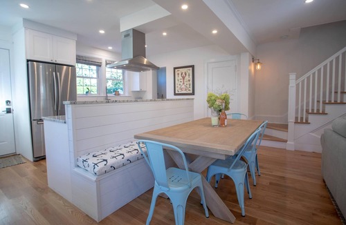 Top of the Hill House | Newly Renovated 6BR with Parking & Outdoor Shower!