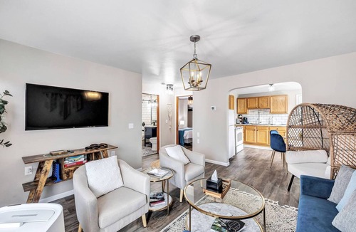 Algoma Apartment | Newly Renovated-across the Street From Von Stiehl