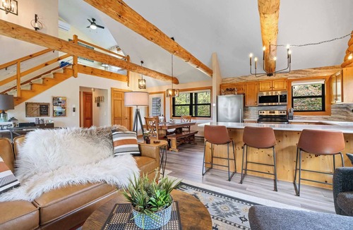 Sister Bay Cabin | Newly Updated Log Home on 5 acres - The Great Escape