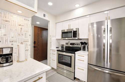 Entertainment District Condo | Newly Updated Modern Scottsdale Condo Old Town