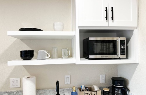 Salida Apartment | Newly updated studio 2 min drive to HWY 99