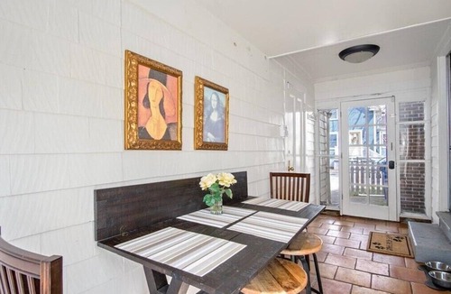 Newport House | Newport, Pet Friendly. 1 Bedroom Cottage. Walk To Water. Book Early & Save