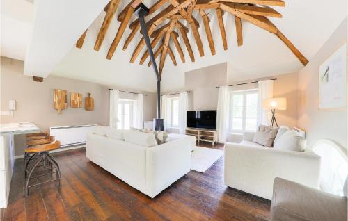 Ocquerre Apartment | Nice Apartment In Ocquerre With Swimming Pool