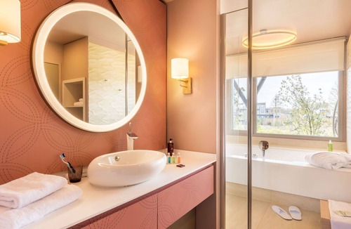 Bailly-Romainvilliers House | Nice apartment in villa with hot tub, WIFI, pool, TV, terrace, panoramic view and parking