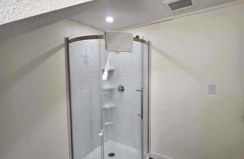 Providence Apartment | Nice apartment near Whole Foods, Brown University, Miriam Hospital, Downtown