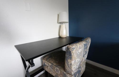 Beverly Hills Apartment | Nice Queed bed apt in Beverly Hills neighborhood