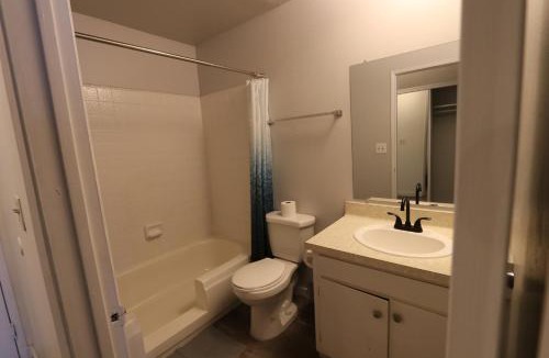 Beverly Hills Apartment | Nice Queed bed apt in Beverly Hills neighborhood