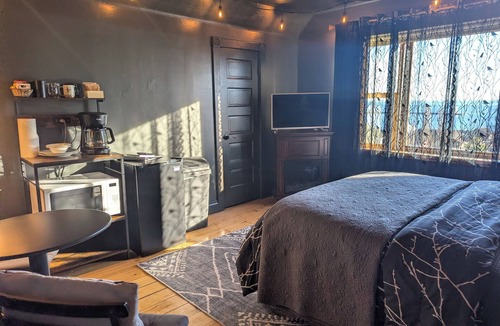Grand Marais Hotel | Nighthawk & the Bee Hive at Feather Nest Inn