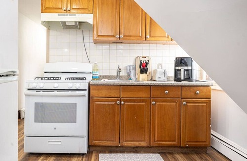 Roxbury Apartment | Nightingale`s Boston Retreat