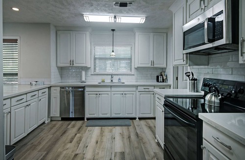 Flowood House | Nine Bed Waterfront Getaway | Great for Fisherman