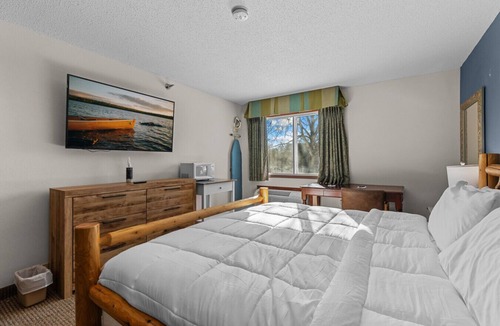 Nisswa Bed & Breakfast | Nisswa Hotel & Suites – Edward Lake Family Suite - Kitchenette