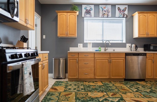 NoHo Arts District House | NOHO ARTS DISTRICT GEM: 3BR HOUSE REMODELED in 2022 w/OFFICE & FENCED YARD p44