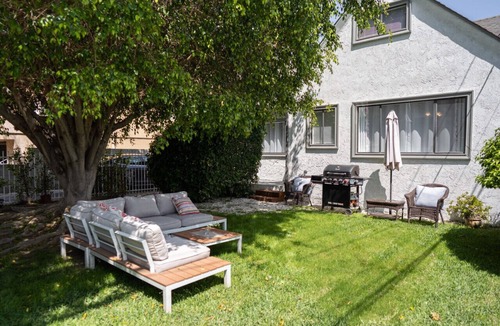 NoHo Arts District House | NOHO ARTS DISTRICT GEM: 3BR HOUSE REMODELED in 2022 w/OFFICE & FENCED YARD p44