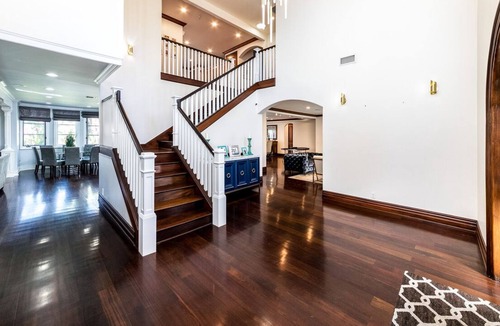 Valley Glen House | NoHo Mansion w/ Pool + BBQ + Basketball Court