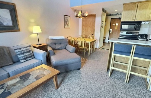 Lutsen Condo | North Shore ski-in/ski-out loft pool + hot tub