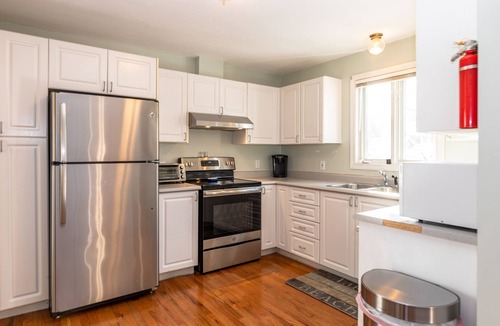 Oak Bluffs House | Oak Bluffs - Quiet Neighborhood - Walk to Town, Ferry, Library and more!