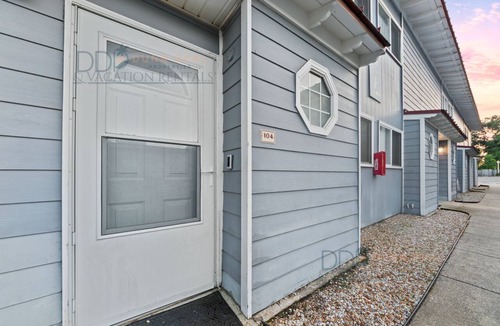 Biloxi Condo | Oak Shores 104 | Just a Short Walk to the Beach!