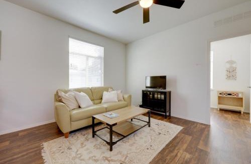 Oak View House | Oak View Home w/Private Covered Patio!