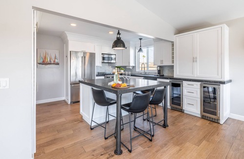 West Newport House | Ocean Breeze II by AvantStay | Steps to the Beach!