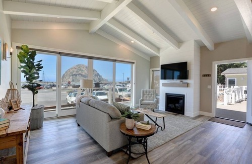Morro Bay Condo | Ocean front, rock views: Salty Sister at Morro Rock