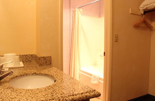 Santa Paula Hotel | Ocean Gateway Inn