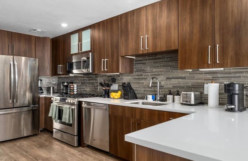 Ocean Park Apartment | Ocean Jasper – 2BR Santa Monica - Ocean View, Rooftop Pool, Private Access
