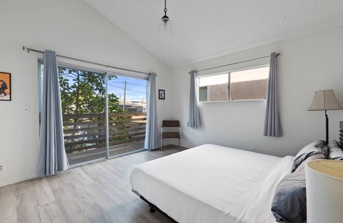 Silver Strand Apartment | Ocean View Beach Stay w/Pool Table & Bikes