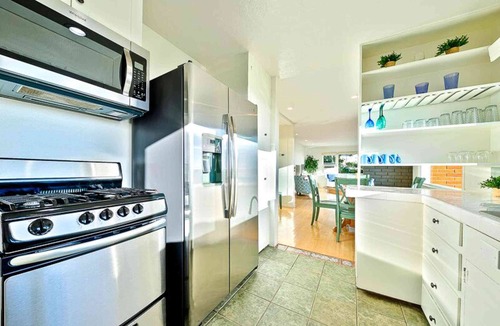 Cardiff-by-the-Sea House | Ocean View Deck! | Walk to the Beach | King Suite
