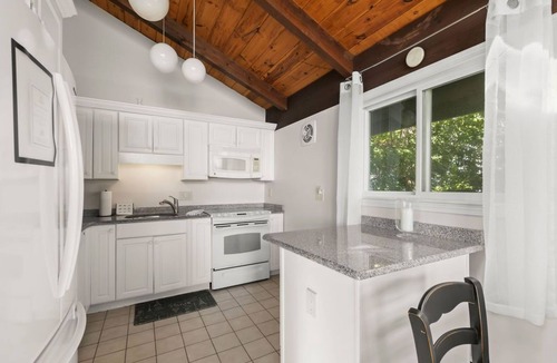 Plymouth House | Ocean View | King Beds | Private Deck | Firepit-AC