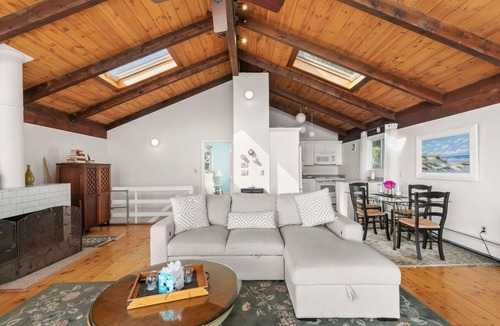 Plymouth House | Ocean View | King Beds | Private Deck | Firepit-AC