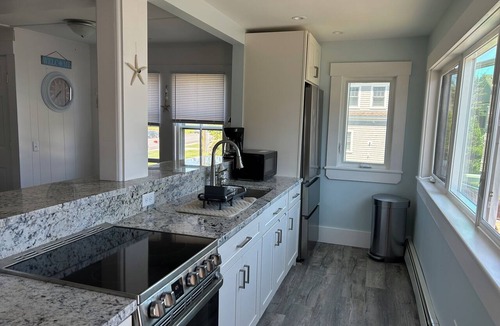 Rye Apartment | Ocean-View Rye Beach Condo | Private Beach Access & Walk to Petey’s Seafood