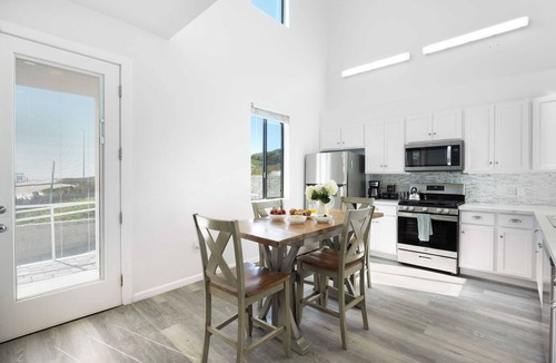 Oceano Cottage | Oceanfront 2BR + Rooftop Deck, & Beach Access Strand Way B