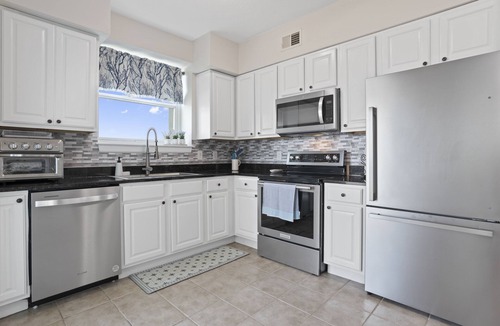 Gulfport Condo | Oceanfront 3 Bd Condo Overlooking the Gulf Gulfport/Biloxi in Legacy Tower