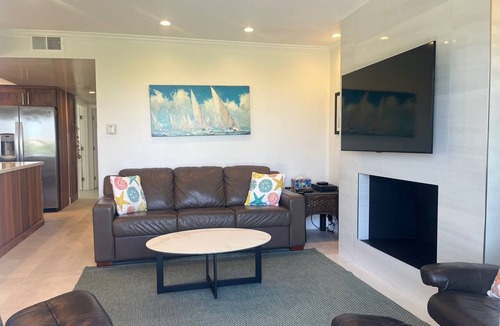 Balboa Peninsula Apartment | Oceanfront/Beachfront/Boardwalk/Newport Beach, Extra Large Patio/Fast Internet