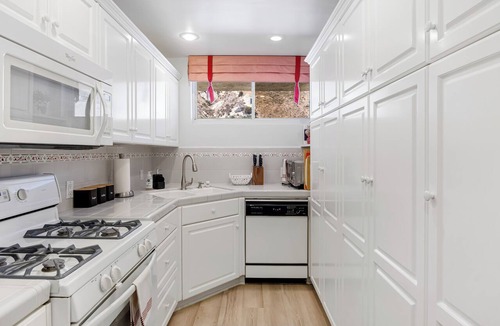 Eastern Malibu Condo | Oceanfront Gem w/Balcony, Pool, Hot Tub & Carbon Beach Access | Bluewater Haven