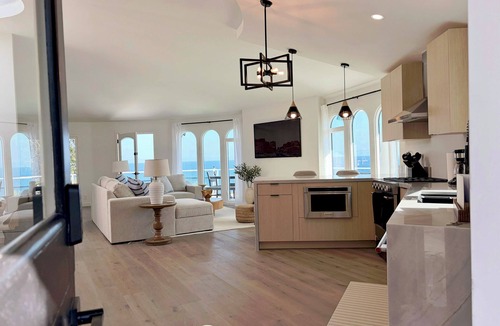 East Mesa House | Oceanfront Home on Shoreline, Walk To The Beach