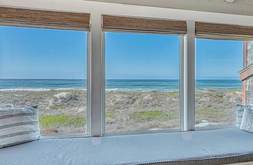 Castroville House | Oceanfront Retreat Private Hot Tub 3 King Suites + Loft Walk to Beach
