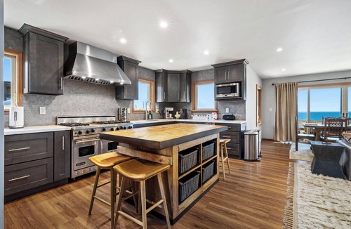 Bodega Bay House | Oceanfront Sonoma Coast · 3 en-suite bdrms · hot tub · pool table