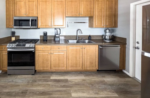 East Side Capistrano House | OceanSide, CA Retreat, 5 Min Drive to Beach & Pier, King Bed, A/C, Big Backyard