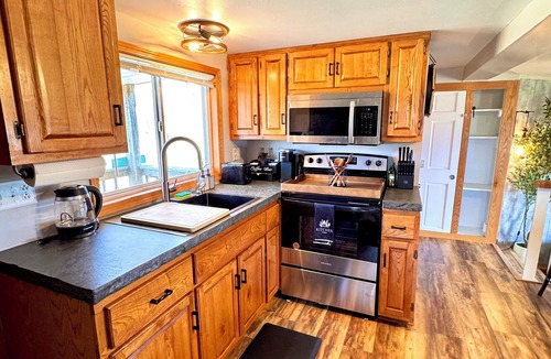 Oconto Cabin | Oconto Waterfront Wilderness Cabin/Dogs Welcome