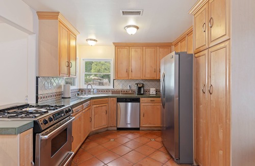 Ojai House | Ojai East End Countryside Retreat with Outside Jacuzzi and EV TESLA Charger