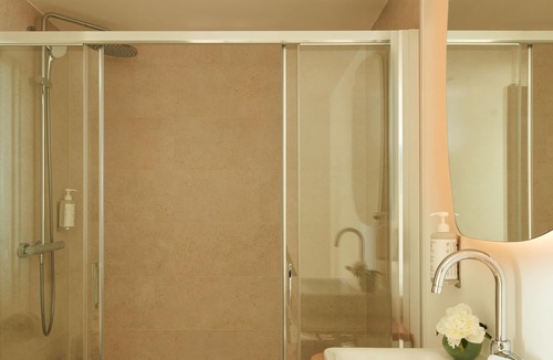 Quartier du Pont-de-Flandre Hotel | OKKO Hotels Paris Rosa Parks
