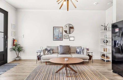 Biloxi Apartment | Old Spanish House Carter Jack Suite B. Sophisticated Retreat, Beach, Fire Pit, Downtown, Golf Cart