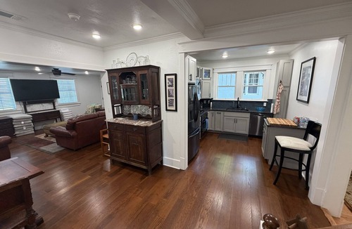 Hattiesburg House | Old Town Charmer Large all new renovation, walk to USM, Zoo and new Water Park!