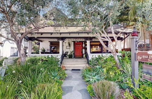 East Beach House | Old Yacht Club Inn All-Suite Getaway - 1 Block to East Beach, Walk Everywhere